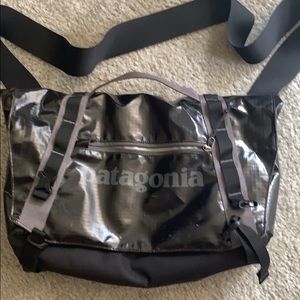 Patagonia Black Hole Messenger Bag